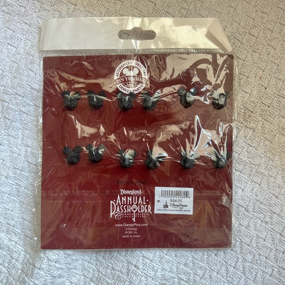 Unlock the Magic of Disneyland Lost Keys Pin Set - Disney Pin Trading - Picture 2 of 4